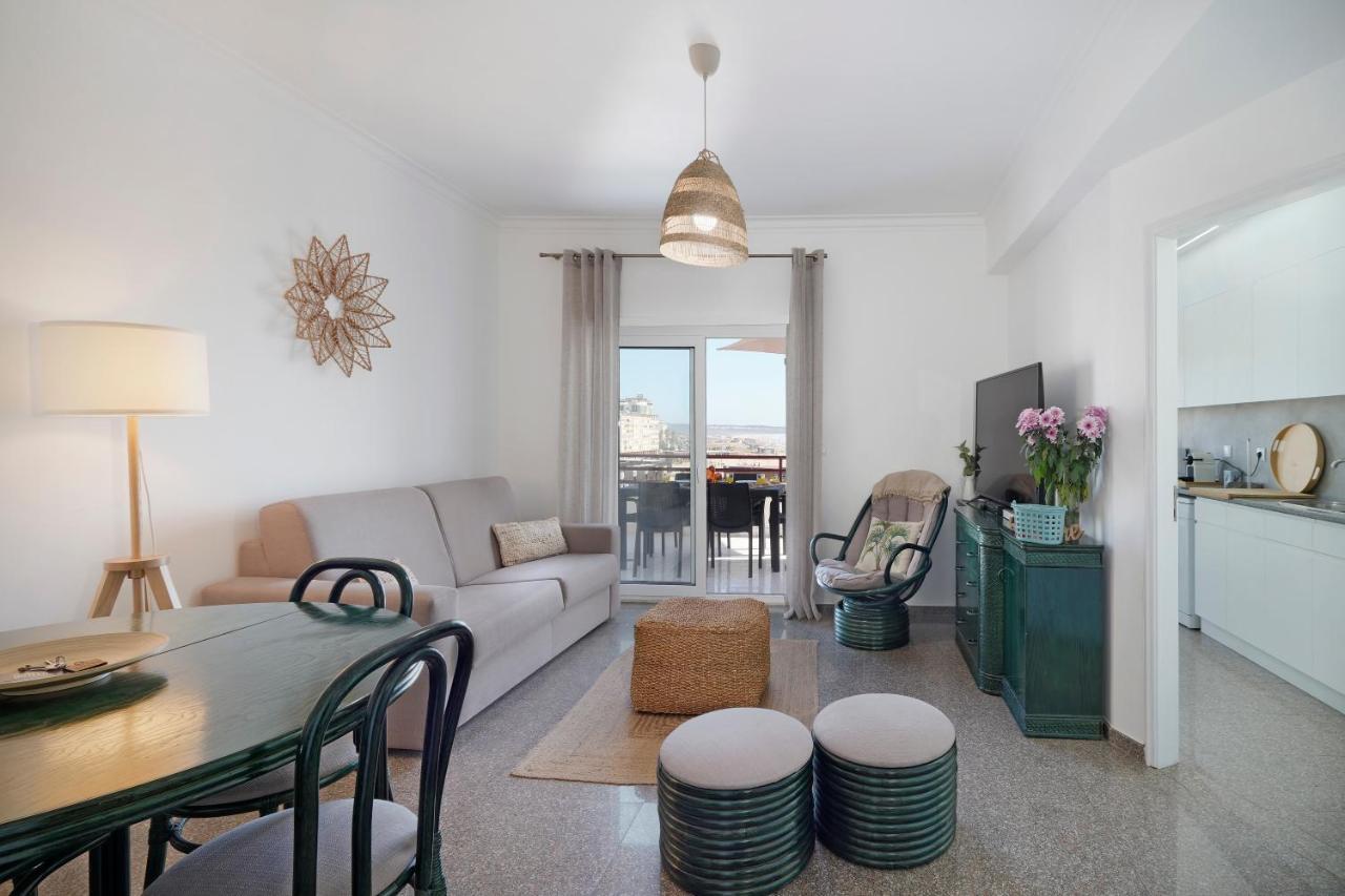 Costa Beach Apartment By The Portuguese Butler Costa da Caparica Dış mekan fotoğraf
