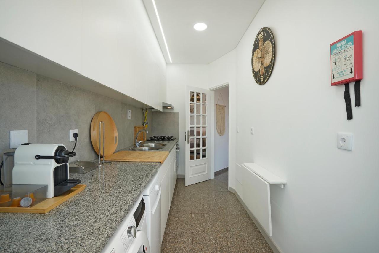 Costa Beach Apartment By The Portuguese Butler Costa da Caparica Dış mekan fotoğraf
