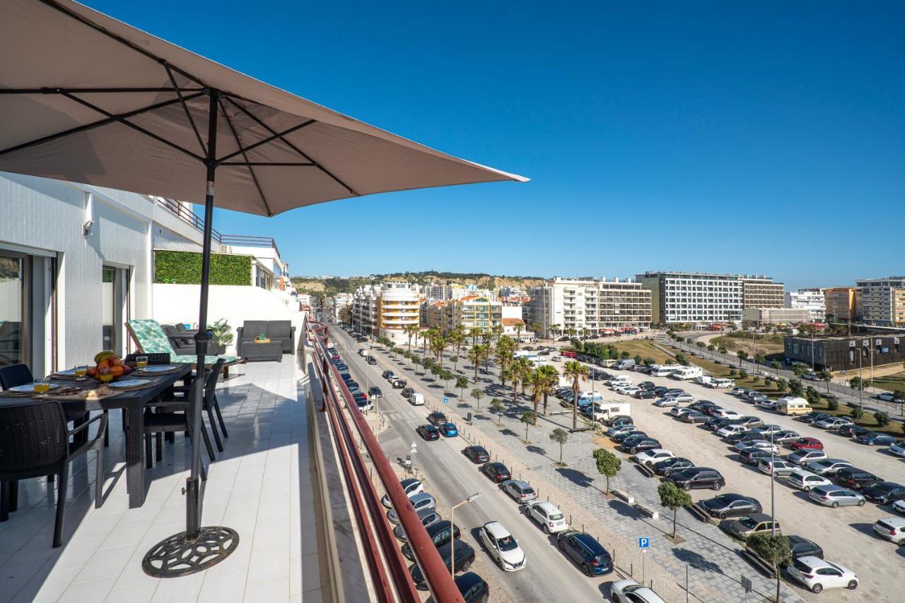 Costa Beach Apartment By The Portuguese Butler Costa da Caparica Dış mekan fotoğraf